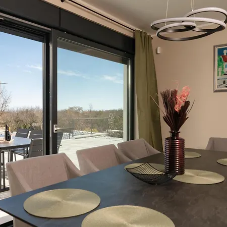 Feriehus Cozy In With Kitchen Krnica